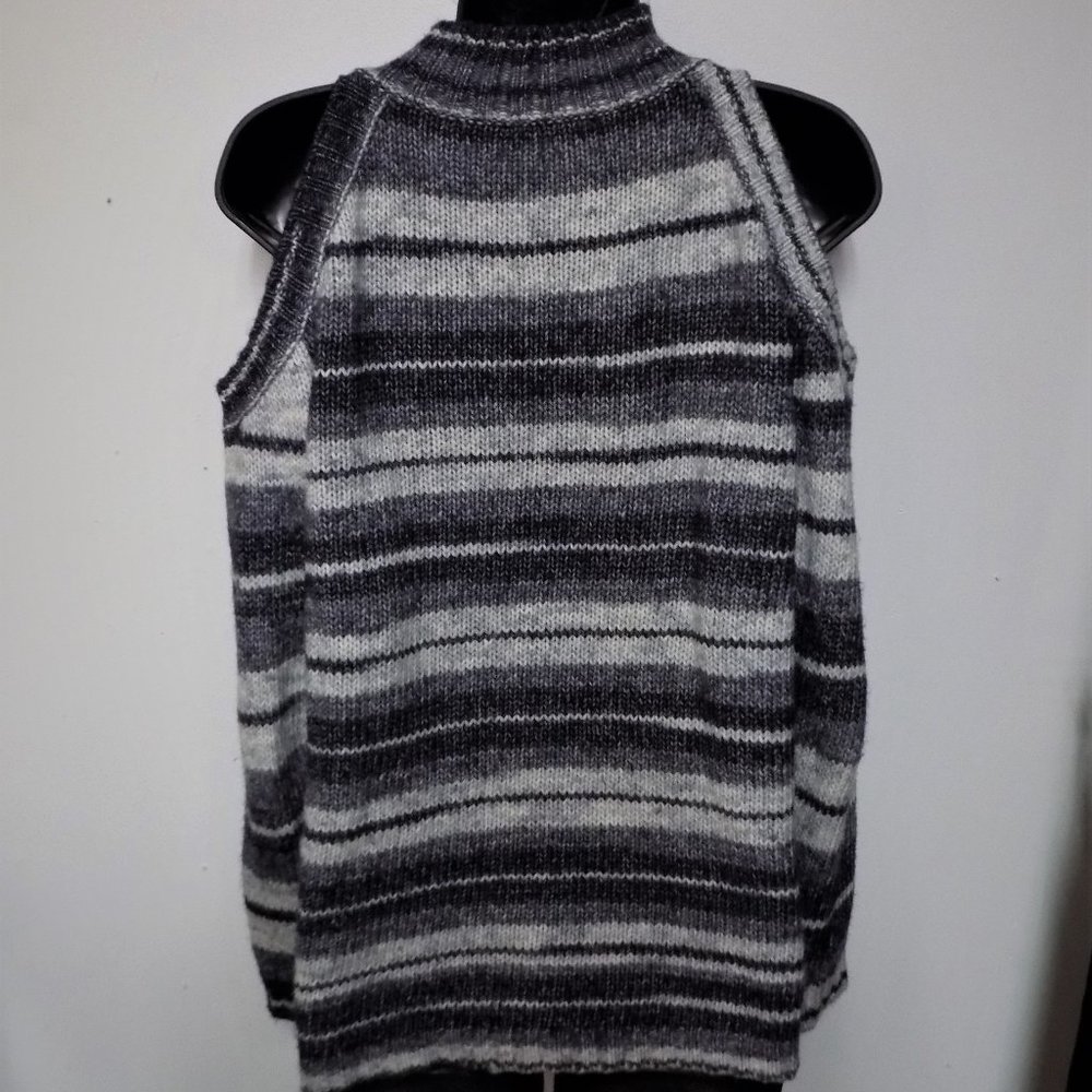 ii Sisters cold shoulder striped sweater - Picture 2 of 7